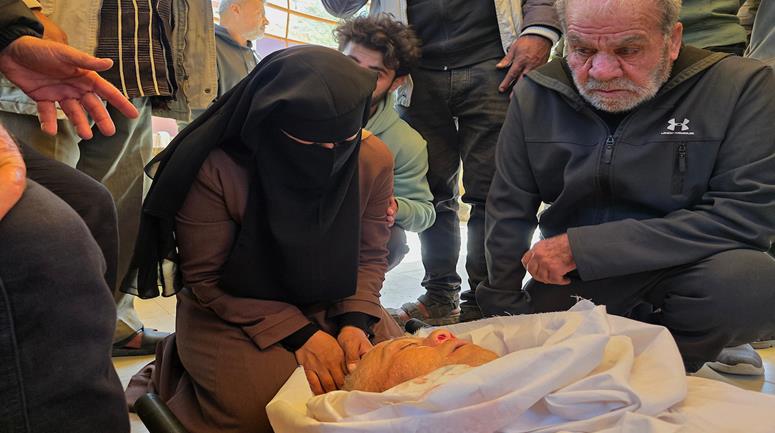 وداع وتشييع جثمان الشهيد يحيى الآغا (48 عاما)، الذي ارتقى برصاص الاحتلال الإسرائيلي في خان يونس، جنوب قطاع غزة