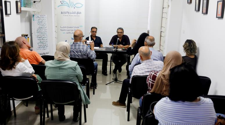 الكاتب خالد جمعة يوقع مجموعته الشعرية الجديدة بعنوان "واختلطت عليك الخيل" في دار طباق للنشر بمدينة رام الله