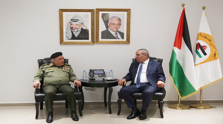 نائب رئيس دولة فلسطين، نائب رئيس اللجنة التنفيذية لمنظمة التحرير الفلسطينية، حسين الشيخ يستقبل المفوض السياسي العام اللواء أنور رجب