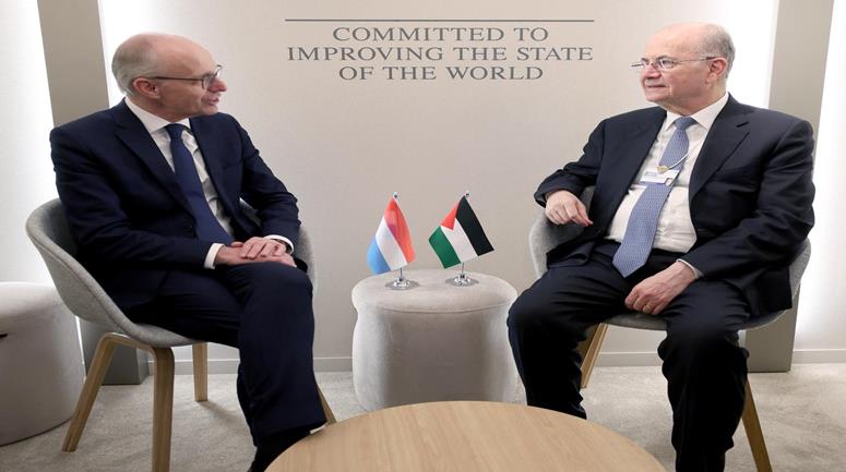 رئيس الوزراء محمد مصطفى خلال لقائه برئيس وزراء لوكسمبورغ لوك فريدين على هامش منتدى دافوس الاقتصادي