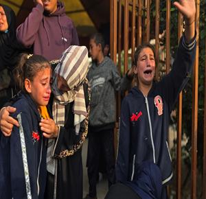 وصول أربعة شهداء بينهم طفلان، إلى مستشفى ناصر جرّاء استهداف طائرات الجيش الإسرائيلي خيمةً تؤوي نازحين شمال مدينة خان يونس جنوب قطاع غزة