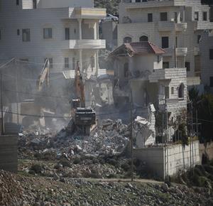 قوات الاحتلال الإسرائيلي تهدم منزلين في منطقة التعاون العلوي بمدينة نابلس