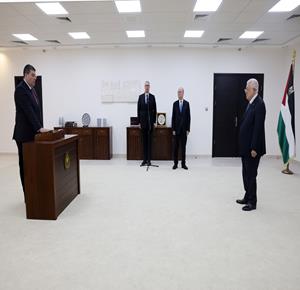  محمد الاحمد يؤدي اليمين القانونية أمام السيد  الرئيس محمود عباس  وزيرا للمواصلات