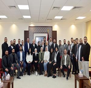 الرئيس محمود عباس أثناء لقاء سكرتارية حركة الشبيبة الفتحاوية المنتخبين 