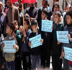 وقفة بمخيم الشاطئ في مدينة غزة إحياءً ليوم الأسير الفلسطيني