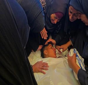 وداع وتشييع الطفل مهند النجار (14 عاماً) الذي ارتقى بنيران الاحتلال الإسرائيلي شرق خان يونس جنوب قطاع غزة