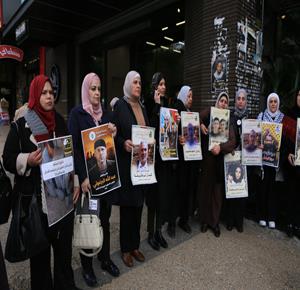 اعتصام أهالي الاسرى في السجون الاسرائيلية وسط مدينة نابلس