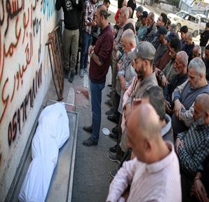 وداع وتشييع عدد من الشهداء في مستشفى الشفاء بمدينة غزة