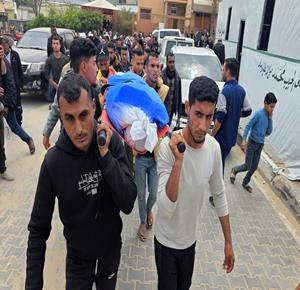 وداع وتشييع الشهيدة هدى العطار في مجمع ناصر الطبي، ارتقت بنيران الاحتلال في منطقة المواصي جنوب خان يونس، جنوب قطاع غزة