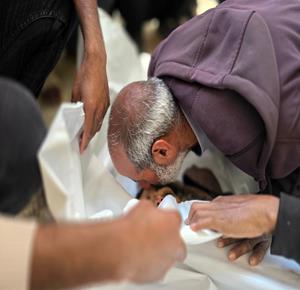 وداع وتشييع الشهيد أكرم حسن العرجاني في مستشفى ناصر بمدينة خان يونس،ارتقى جراء استهداف إسرائيلي في منطقة المواصي جنوب قطاع غزة