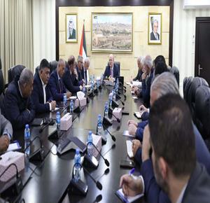 رئيس الوزراء محمد مصطفى يترأس اجتماعا مع المحافظين ووزراء الاختصاص لتعزيز صمود المواطنين وضبط الأسواق