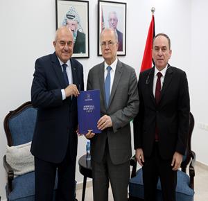 رئيس الوزراء محمد مصطفى يتسلم التقرير السنوي لصندوق تطوير وإقراض الهيئات المحلية للعام 2024