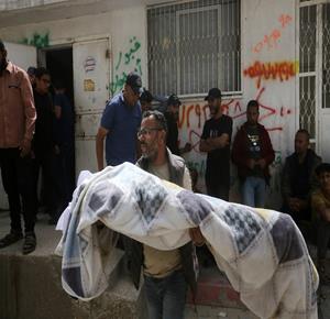 وداع وتشييع ثلاثة شهداء، الشقيقان محمود وعيد أبو وردة وطفل، جراء استهدافين منفصلين من قبل الجيش الإسرائيلي في حيّي الزيتون والشجاعية شرق وجنوب مدينة غزة