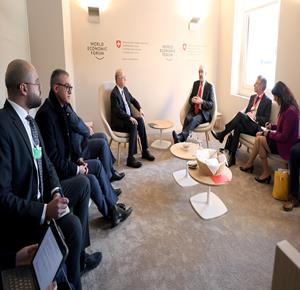 رئيس الوزراء محمد مصطفى، خلال لقائه رئيس الاتحاد السويسري غي بارملان، ووزير الخارجية إغناسيو كاسيس