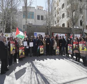 الاعتصام التضامني الإسبوعي مع الأسرى في سجون الاحتلال الاسرائيلي