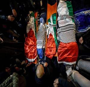 وداع وتشييع جثامين شهداء عائلة بني عودة، الذين اغتالتهم قوات خاصة إسرائيلية فجر اليوم في بلدة طمون جنوب طوباس