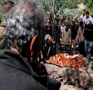  تشييع ووداع الشهيدة رجاء فضل عويس (46عاما) من مخيم جنين، الى مثواها الأخير في قرية كفر قود غرب جنين.