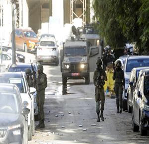 قوات الاحتلال الإسرائيلي تقتحم حي سطح مرحبا بمدينة البيرة