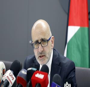 وزير المالية والتخطيط اسطفان سلامة يتحدث في مؤتمر صحفي حول الوضع المالي الفلسطيني 