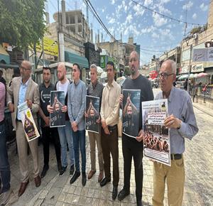  وقفة وسط مدينة طولكرم احياء ليوم الاسير ورفضا لقانون إعدام الاسرى في سجون الاحتلال