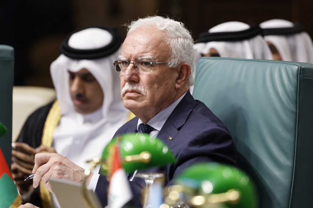 وزير الخارجية والمغتربين رياض المالكي خلال مشاركته في الاجتماع (تصوير: أ ف ب)