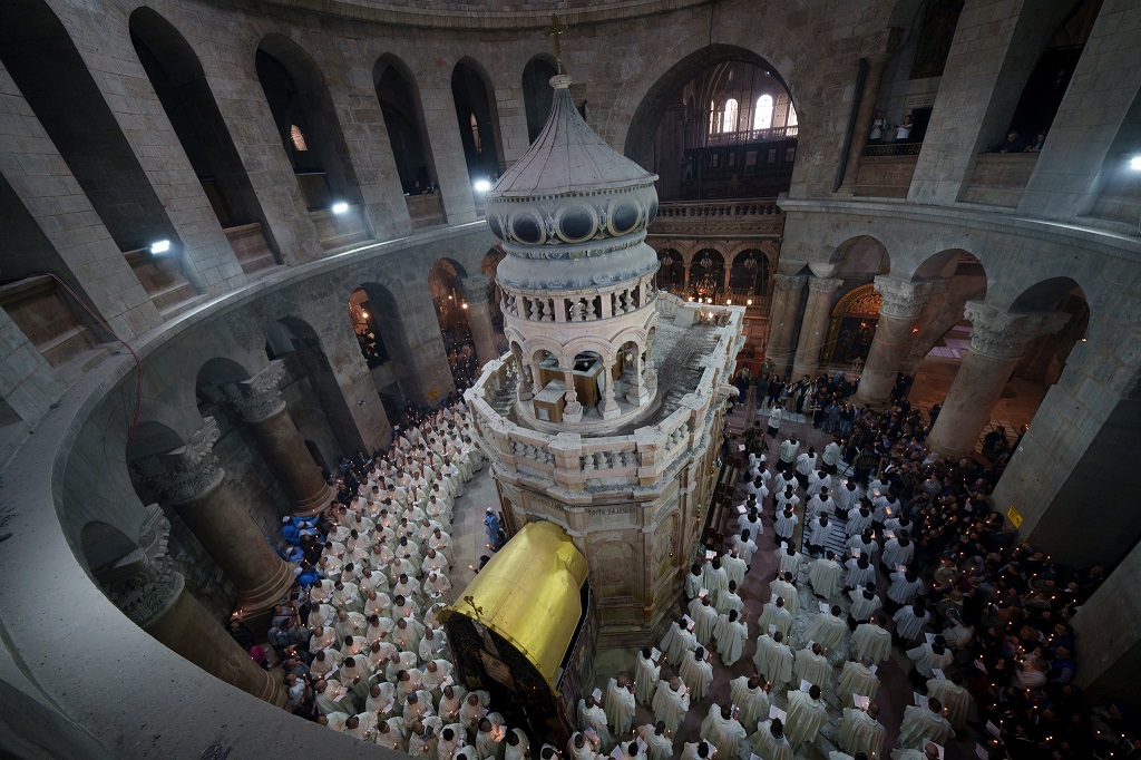 الاحتفال بخميس الأسرار في كنيسة القيامة بالقدس المحتلة (تصوير: البطريركية اللاتينية)