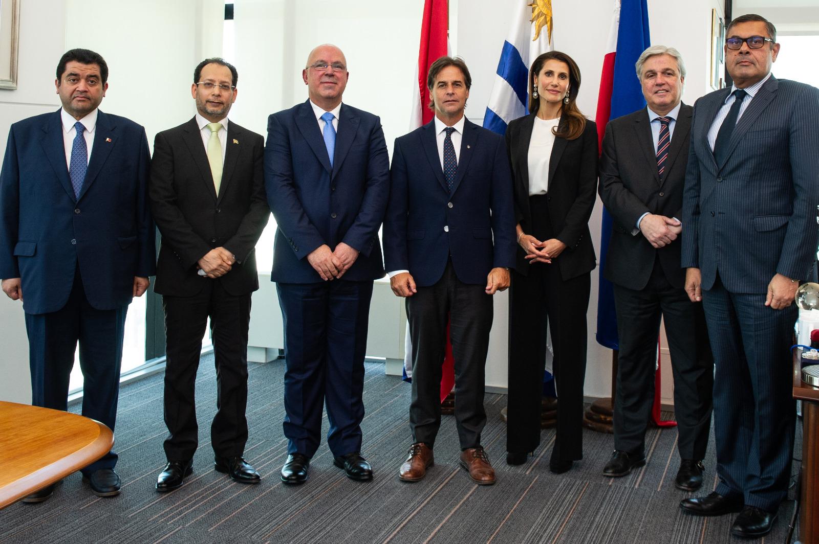 المشاركون في الاجتماع 