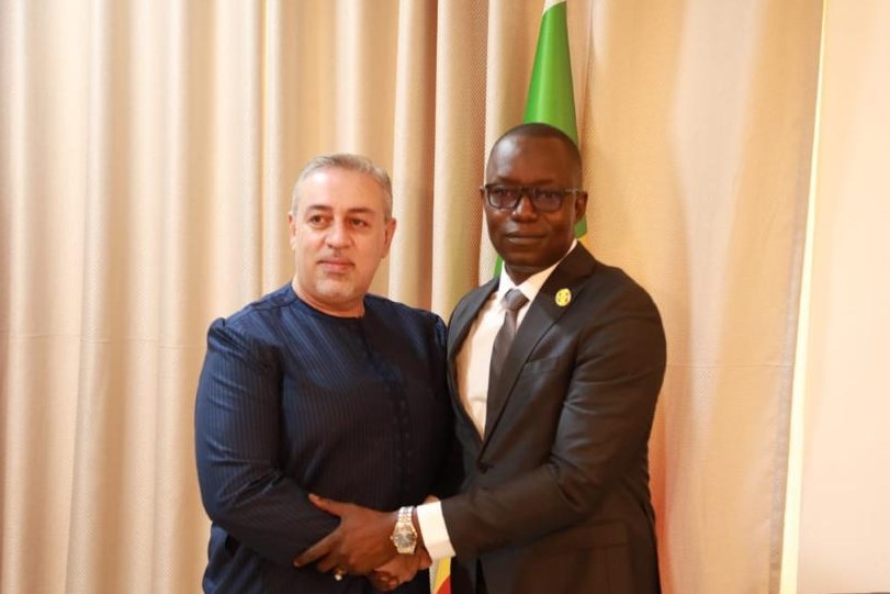 رئيس البرلمان الانتقالي في جمهورية مالي ماليك دياو والسفير عماد الزهيري 