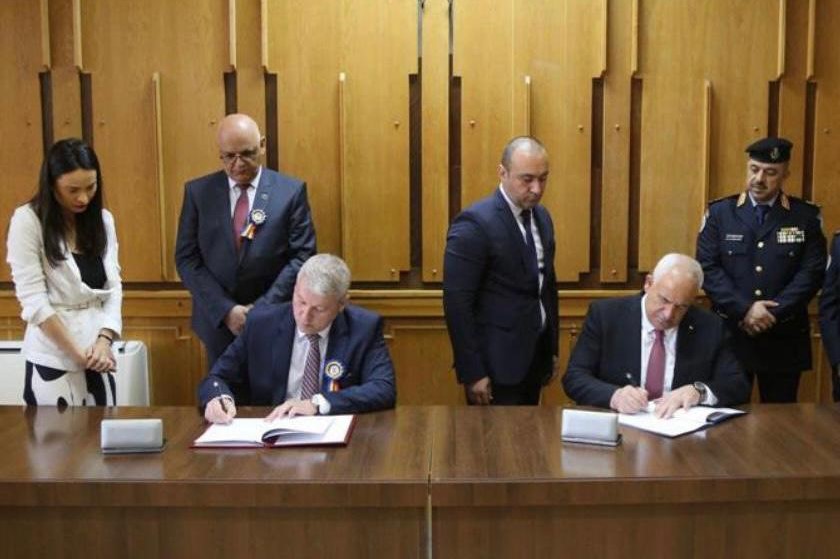 جانب من توقيع المذكرة