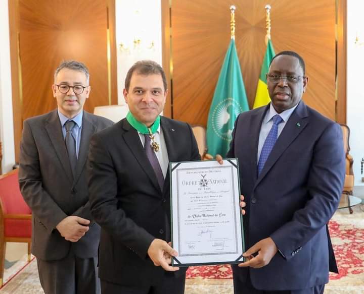 الرئيس السنغالي يقلّد السفير صفوت ابريغيث وسام الاستحقاق الوطني