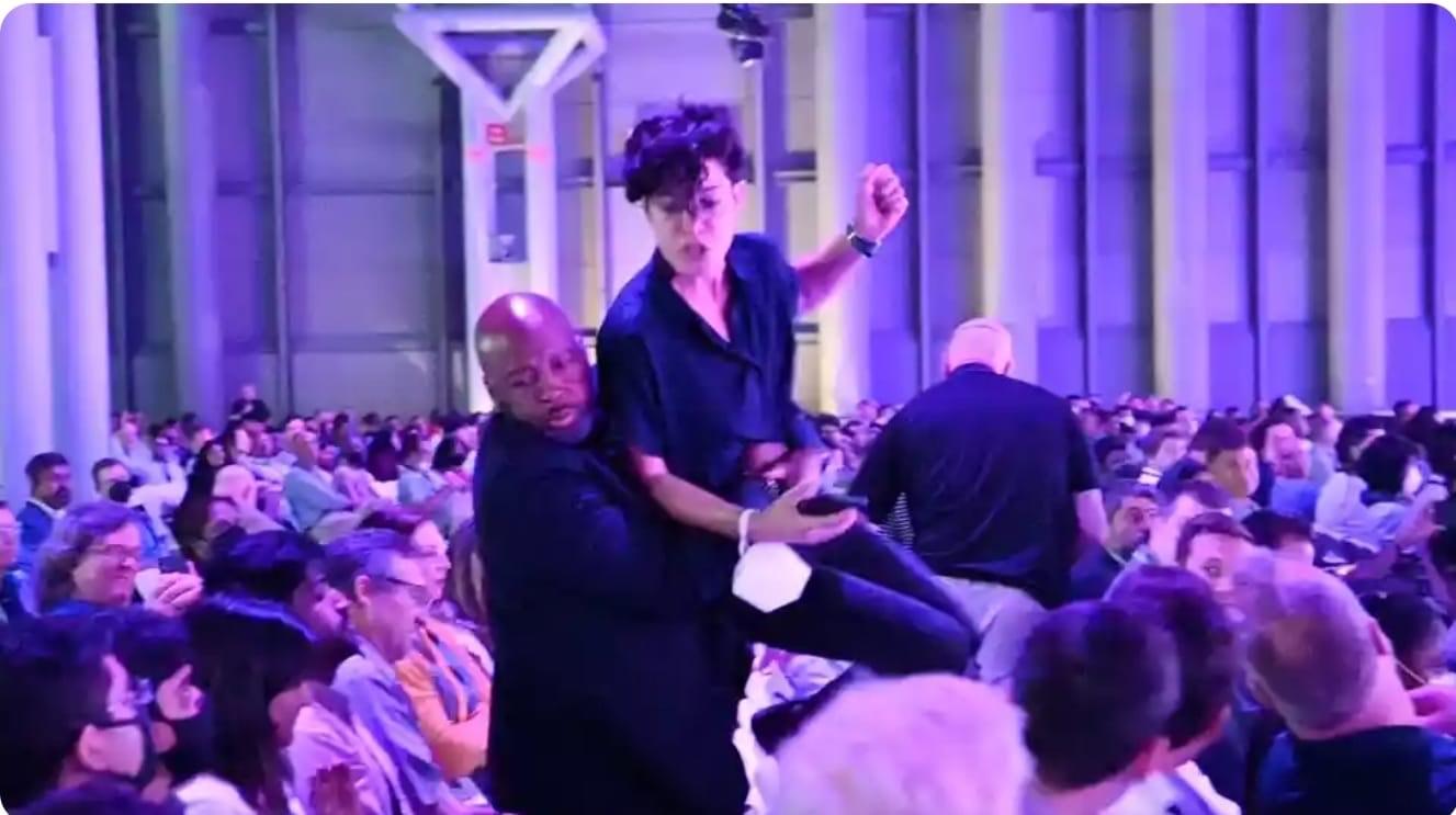  أثناء توقيف أحد أنصار الحق الفلسطيني في نيويورك