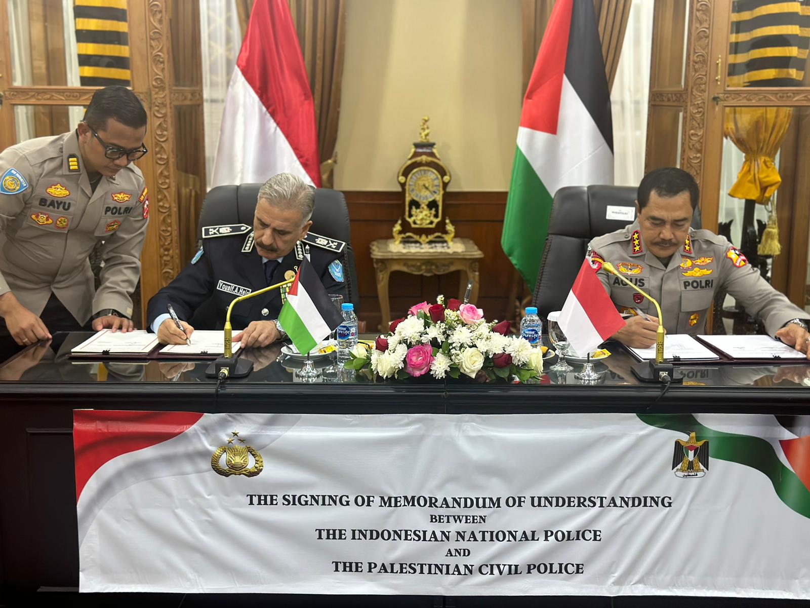 جانب من توقيع الاتفاقية