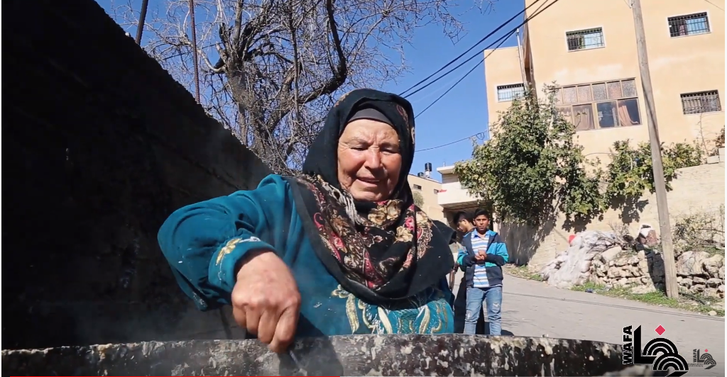 أم كمال.. 40 عاما في طبخ الصابون البلدي