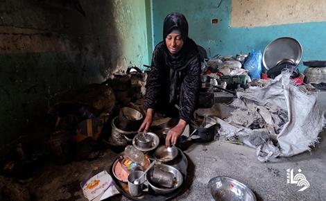 إكرام تعيش في غرفة متضررة بمركز إيواء في خان يونس