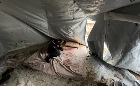 العريس أحمد زفاف قصير ينتهي بالصمت داخل خيمة في غزة