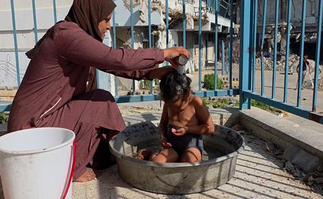 نزوح وخطر يلاحقان صابرين أبو عاصي وأطفالها