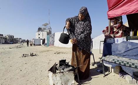 نازحون يعيشون وسط الخطر في خان يونس 