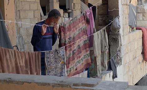 خطر يومي يطوق نازحي مدرسة حيفا في خان يونس