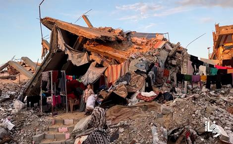 مبانٍ مدمرة تؤوي نازحين غرقت خيامهم في جباليا