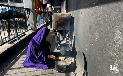 أوضاع صعبة يعيشها النازحون في غزة أوضاع صعبة يعيشها النازحون في غزة