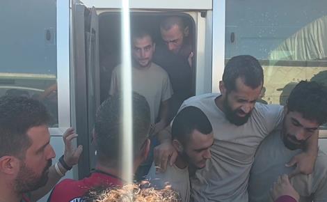 الاحتلال يفرج عن 60 معتقلاً من غزة