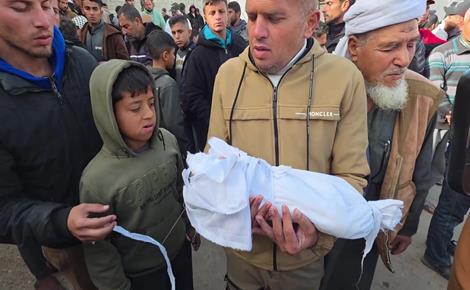 وفاة رضيعة نتيجة حرمانها من العلاج خارج غزة