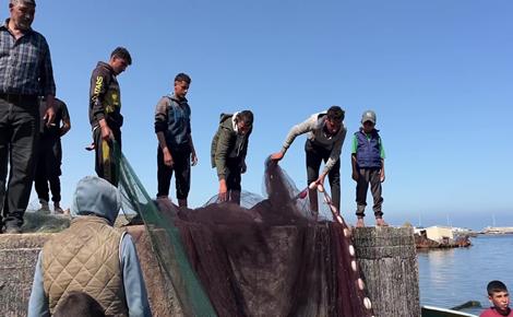 صيادو غزة يواصلون عملهم بإمكانيات متواضعة
