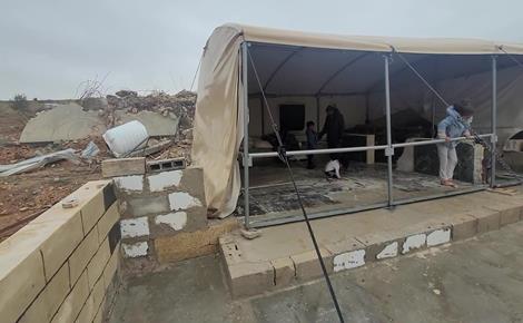 عائلة حرب تعيش بخيمة بعد هدم منزلها جنوب الخليل